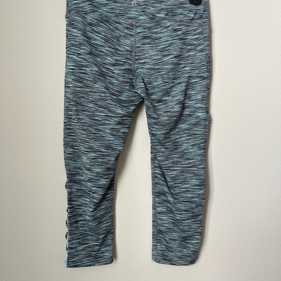 C9 Criss-Cross Blue and Teal Crop Leggings Small - Picture 3 of 8